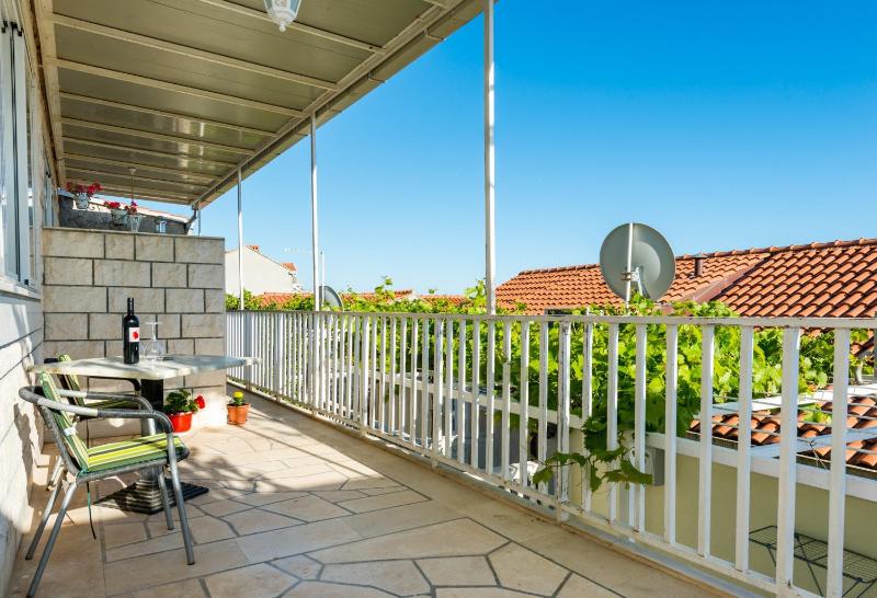 Standard One-Bedroom Apartment with Balcony image 3