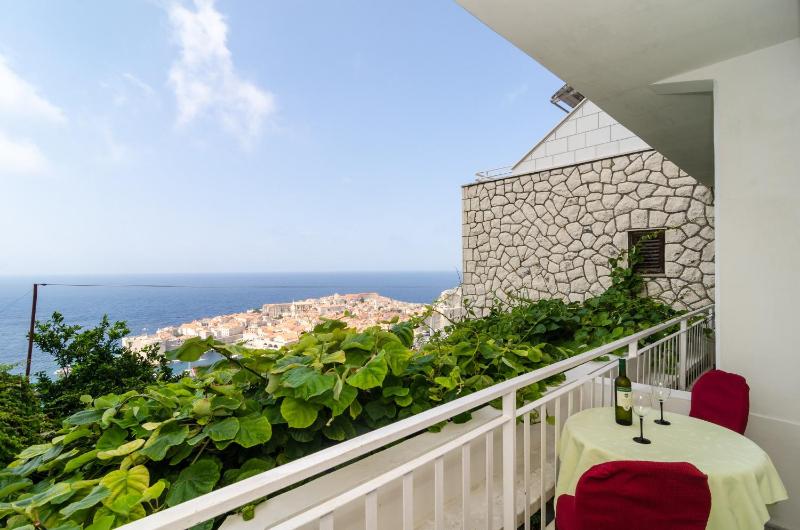 Superior Studio with Balcony and Sea View image 1