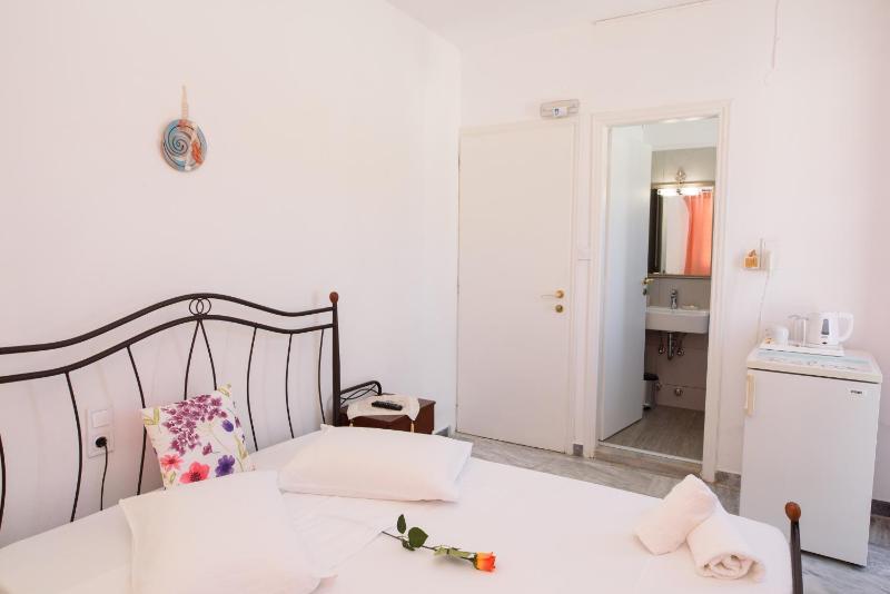 Double or Twin Room image 3
