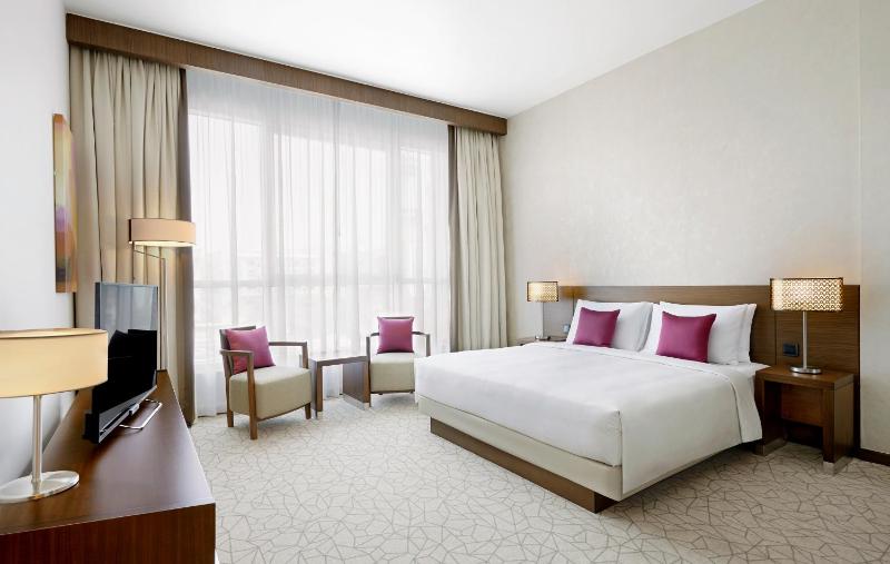 Standard Room - Complimentary Transfer to Deira City Center, Outlet Mall image 4