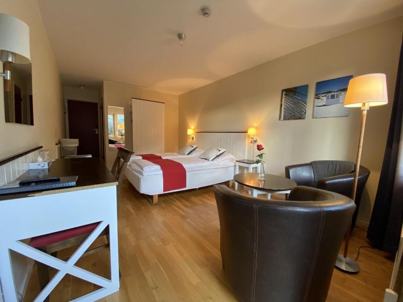 Double Room image 1