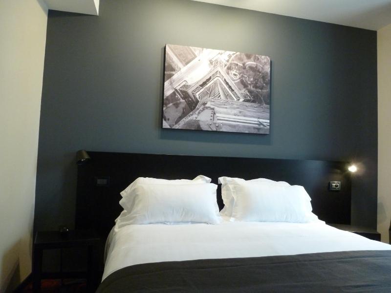 Classic Double or Twin Room image 2