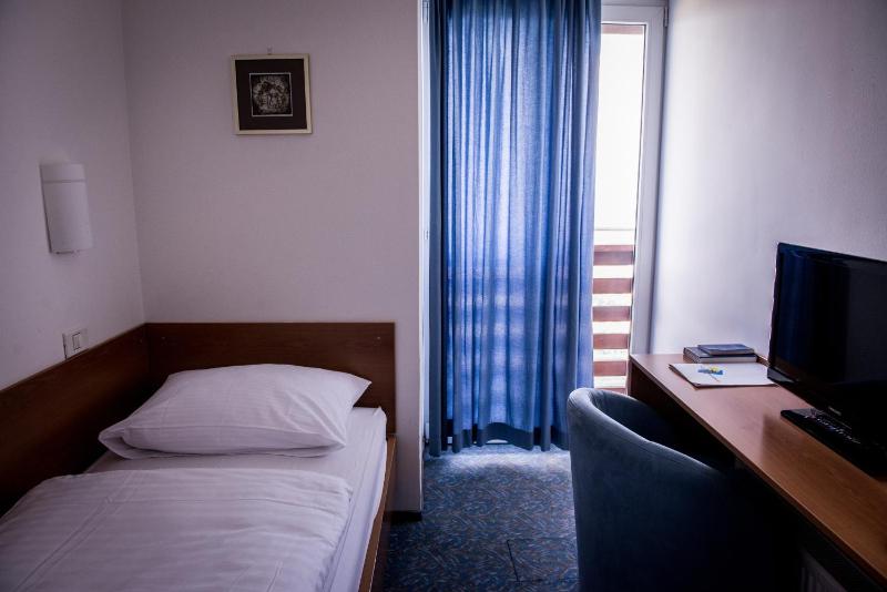 Economy Single Room image 3