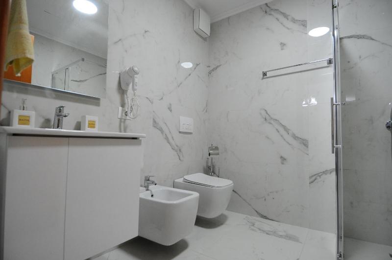Center Tirana Apartment - image 9