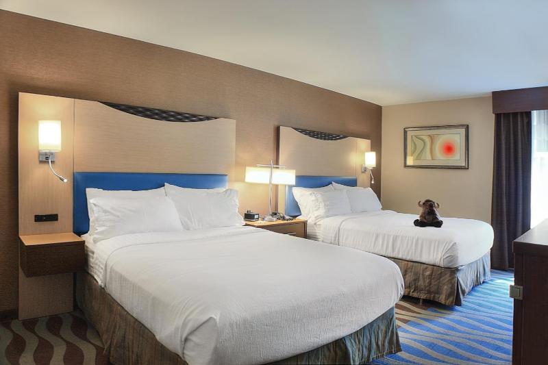 Standard Double Room with Two Double Beds image 2