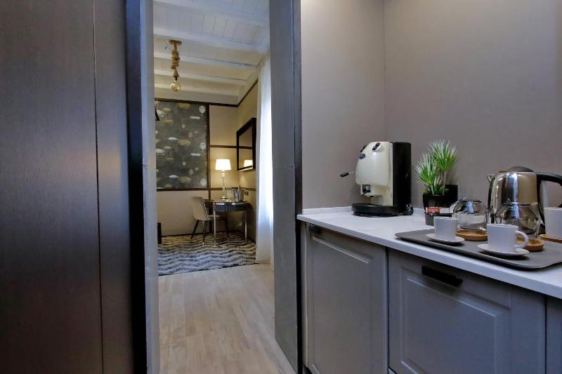 HELMIRAGE Piazza di Spagna Suite - image 6