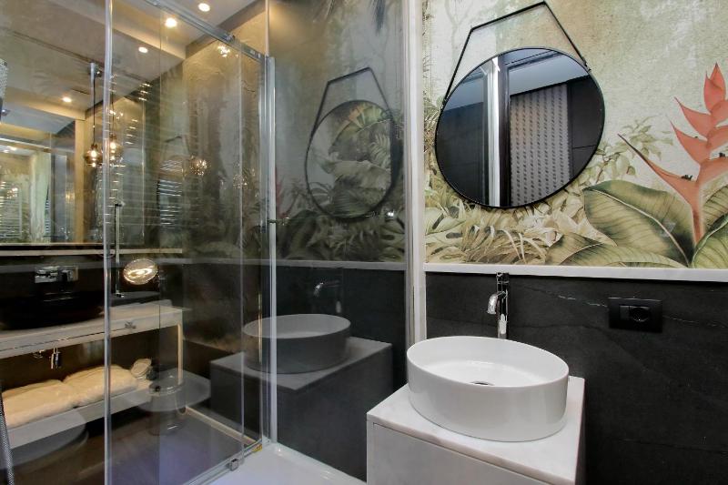 HELMIRAGE Piazza di Spagna Suite - image 2