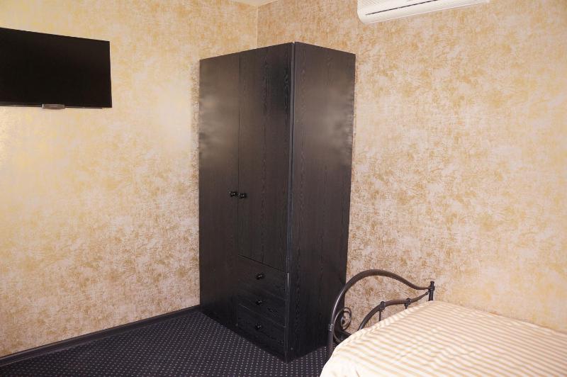 Twin Room with External Private Bathroom image 3