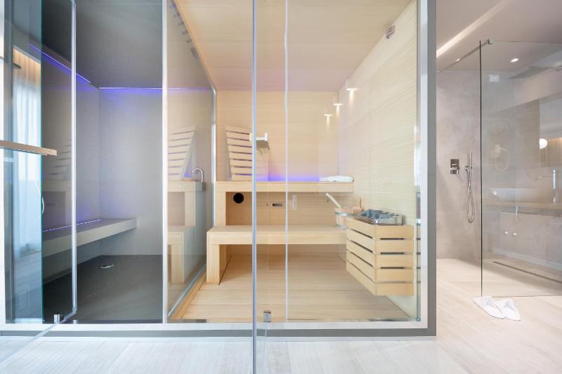 Junior Suite with Private Spa image 4