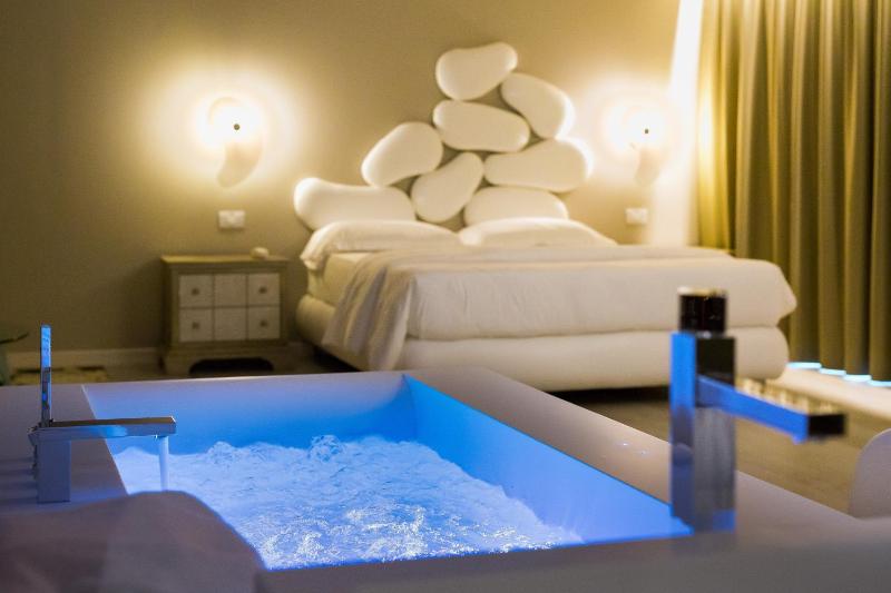 Junior Suite with Private Spa image 1
