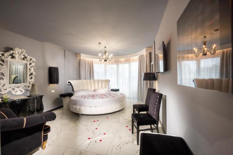 Romantic Room image 1