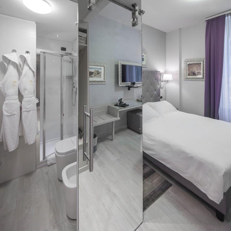 Standard Double Room image 2