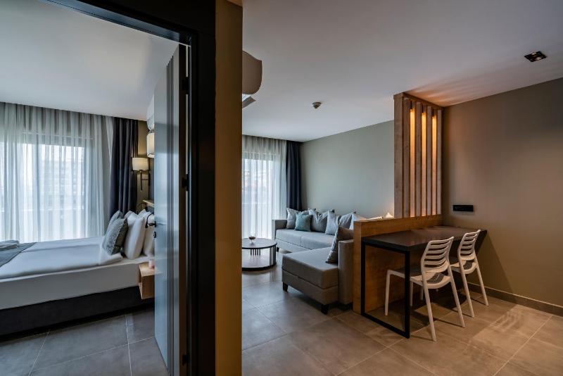 Junior Suite with Sea View image 1