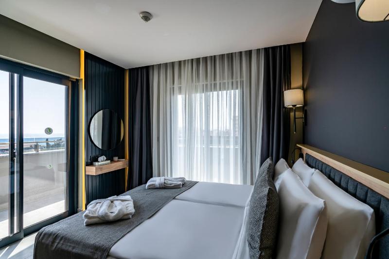 Junior Suite with Sea View image 4