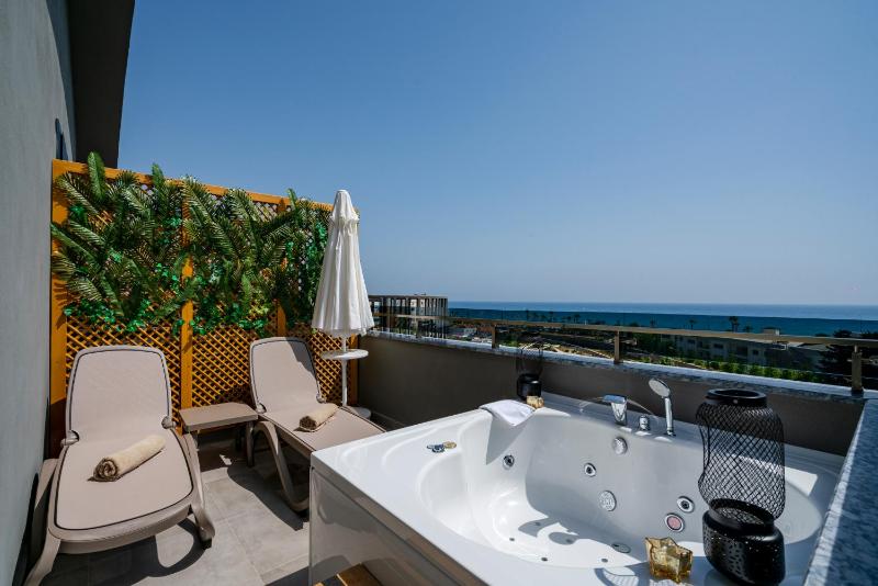 Junior Suite with Sea View image 2