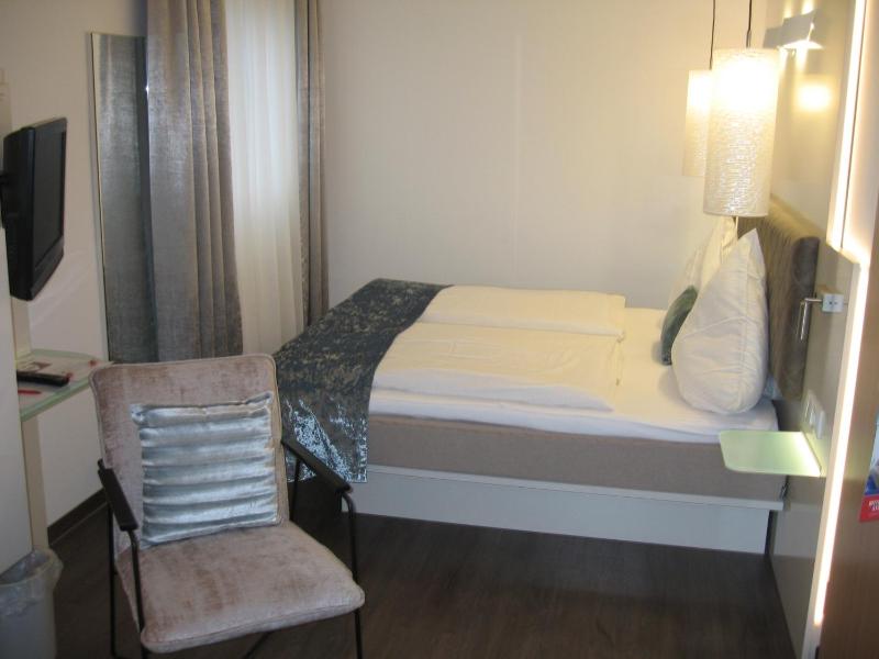 Economy Double Room image 2