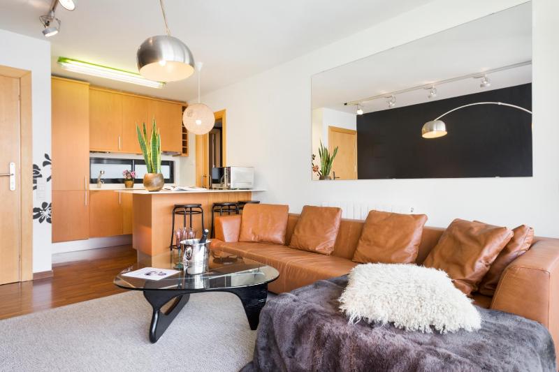 Apartment Barcelona Rentals - Sarria Apartments Near Center - image 2