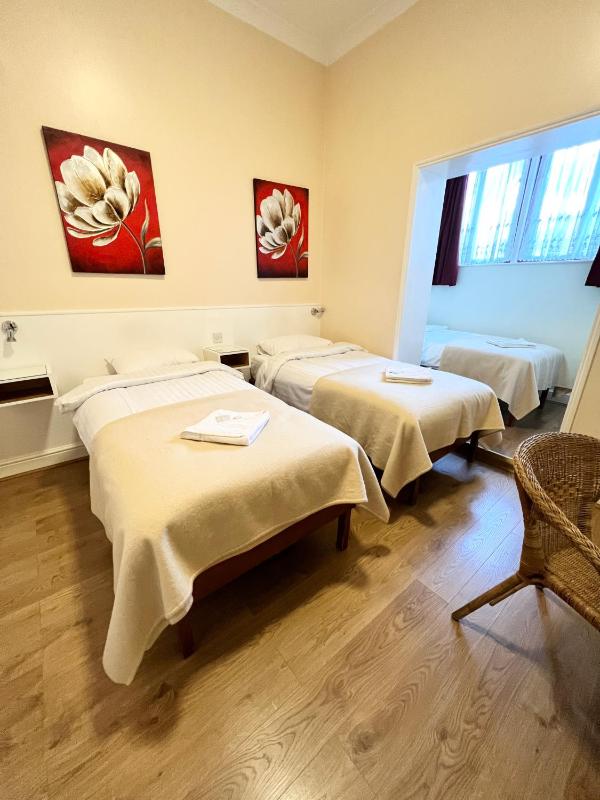 Triple Room with Private Bathroom image 1