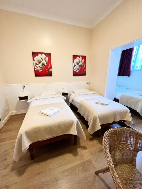 Triple Room with Private Bathroom image 3