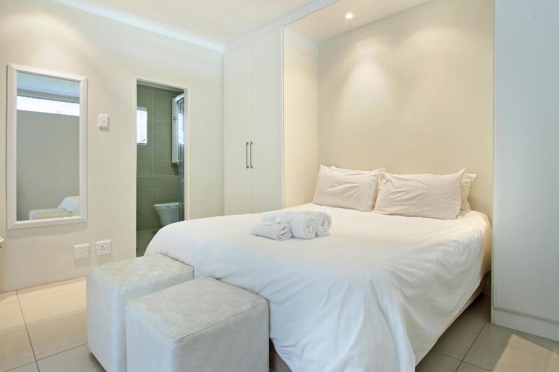 Apartment with Mountain View image 3