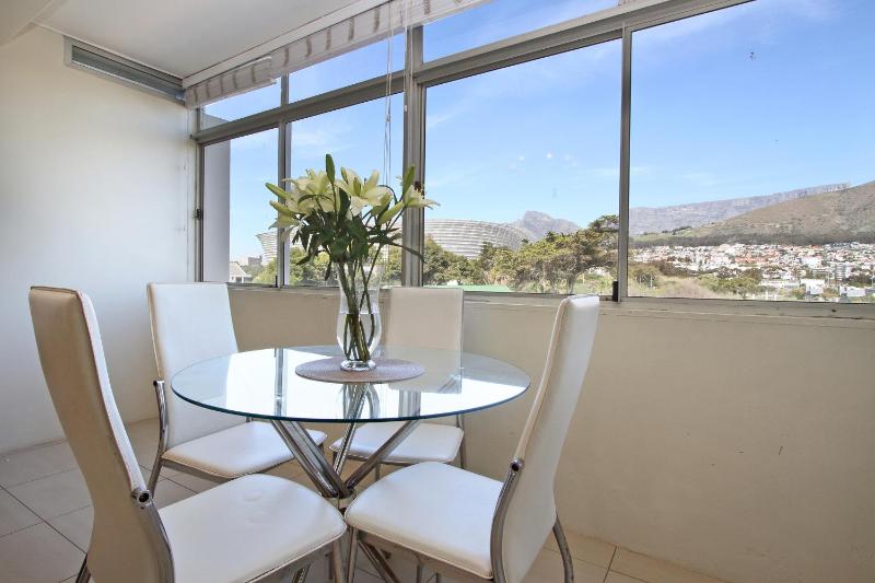 Apartment with Mountain View image 2