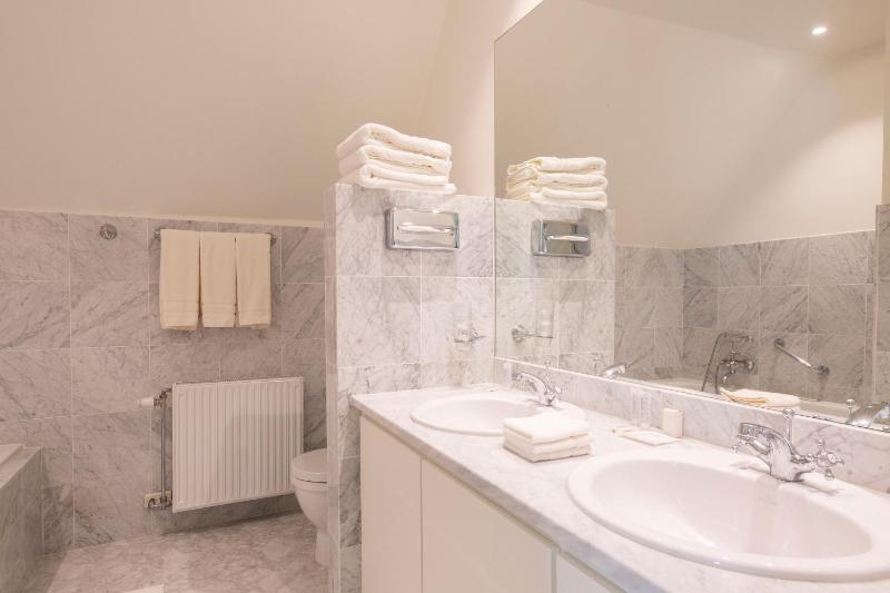 Suite with City View image 2