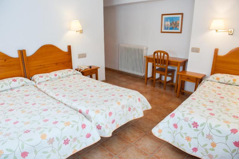 Double Room with Extra Bed image 1