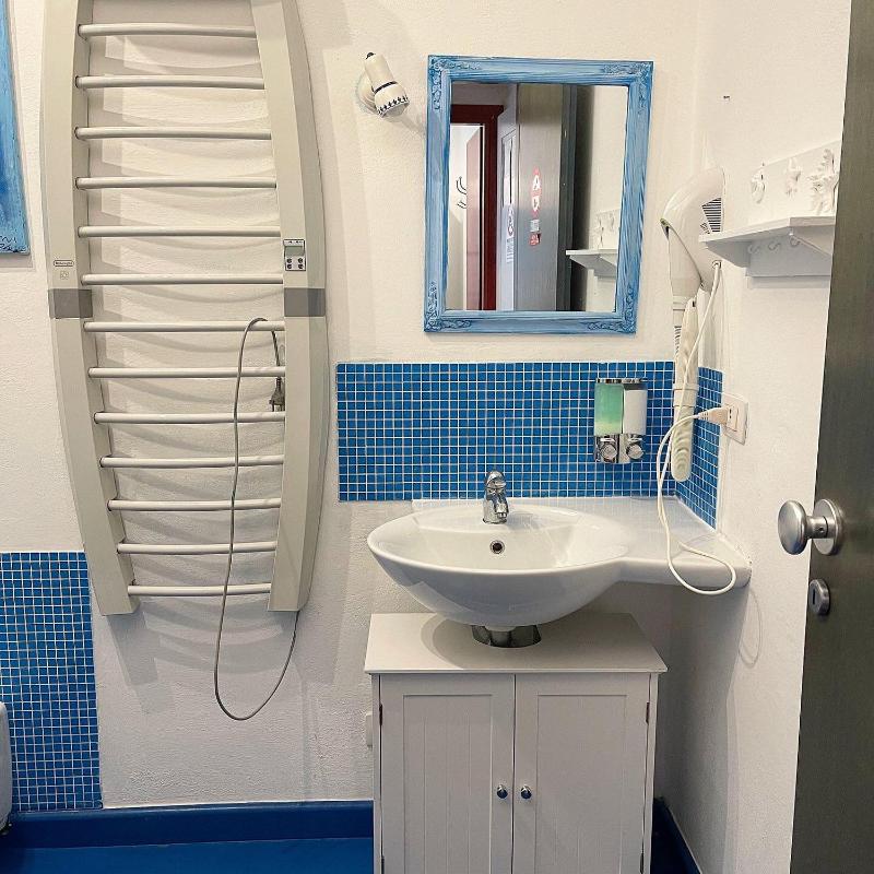 Superior Double or Twin Room with Sea View image 2