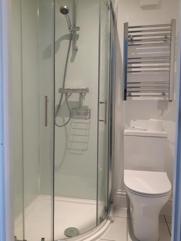 Single Room with Shower image 1