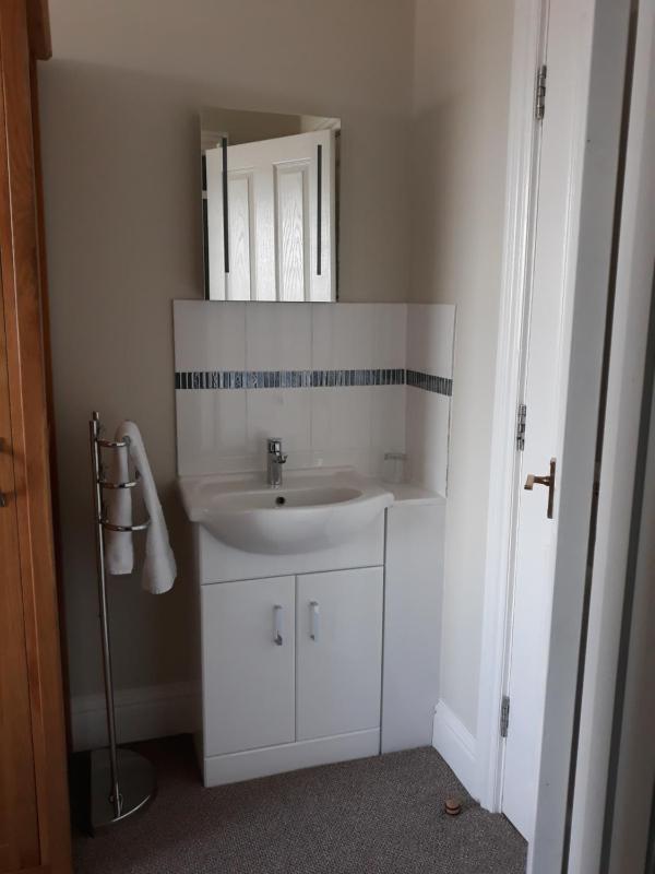 Single Room with Shower image 3