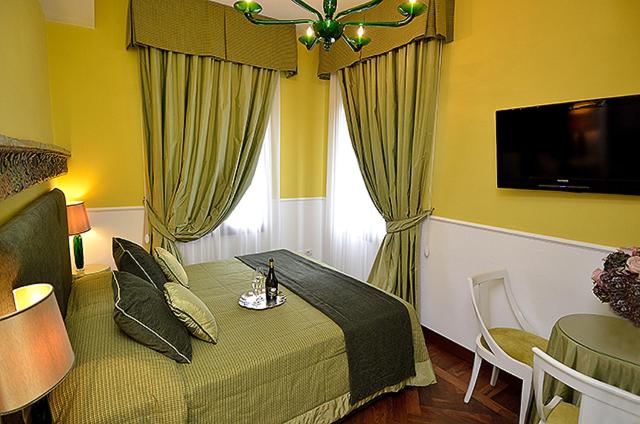Double Room image 4