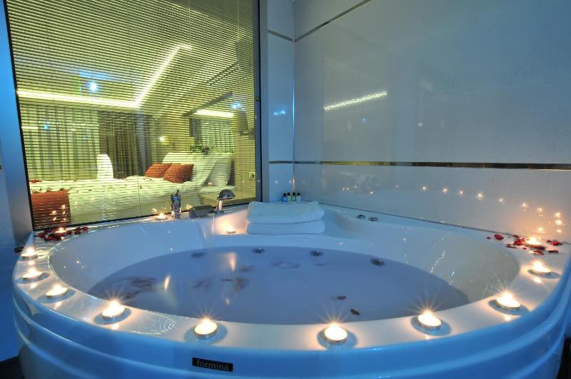 King Suite with Hot Tub image 2