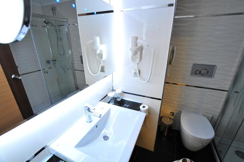 King Room - Non-Smoking image 3