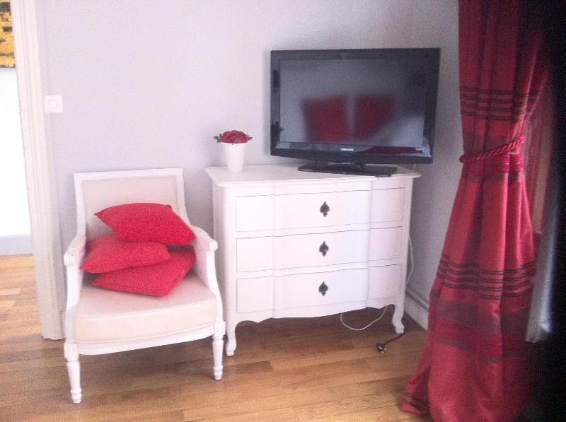 La Tourelle Family Room image 3
