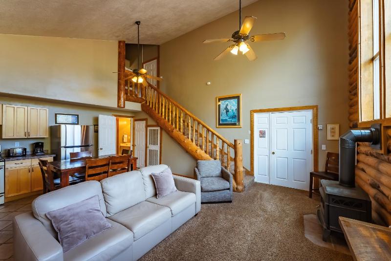 Overlook East Two-Bedroom House image 3