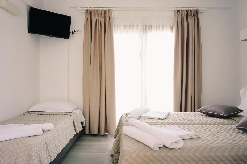 Superior Triple Room image 2