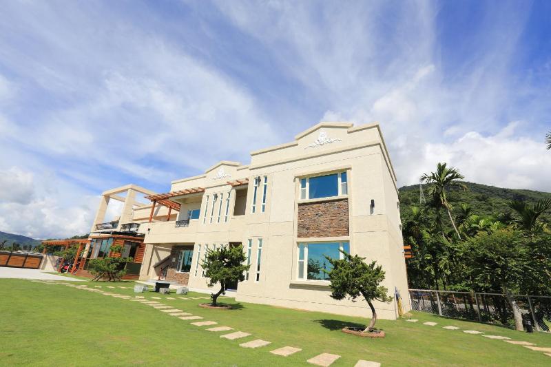 Caifeng Bed and Breakfast - image 1