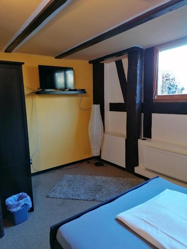 Single Room with Bathroom image 1