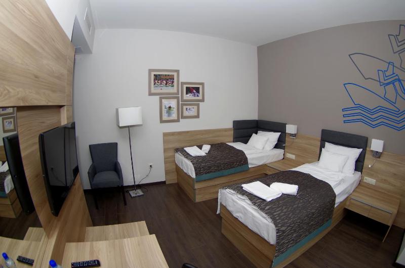 Twin Room image 3