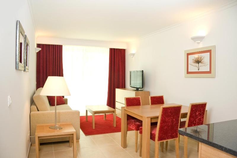 Superior One-Bedroom Apartment image 4