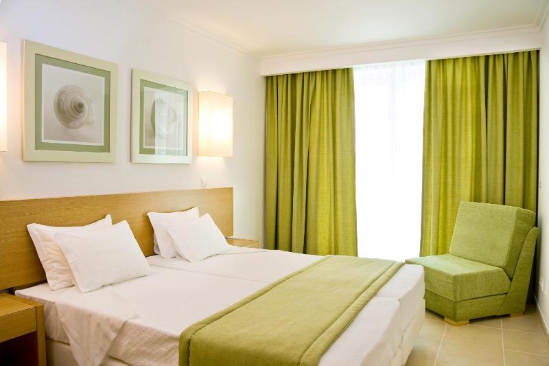 Superior One-Bedroom Apartment image 3