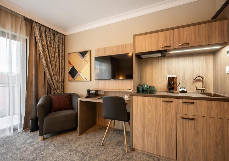 Executive Suite with Balcony and Spa Access image 4