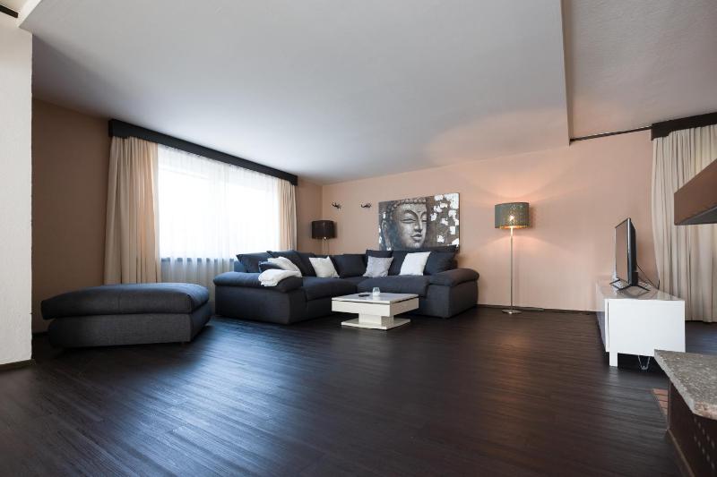 One-Bedroom Apartment image 2