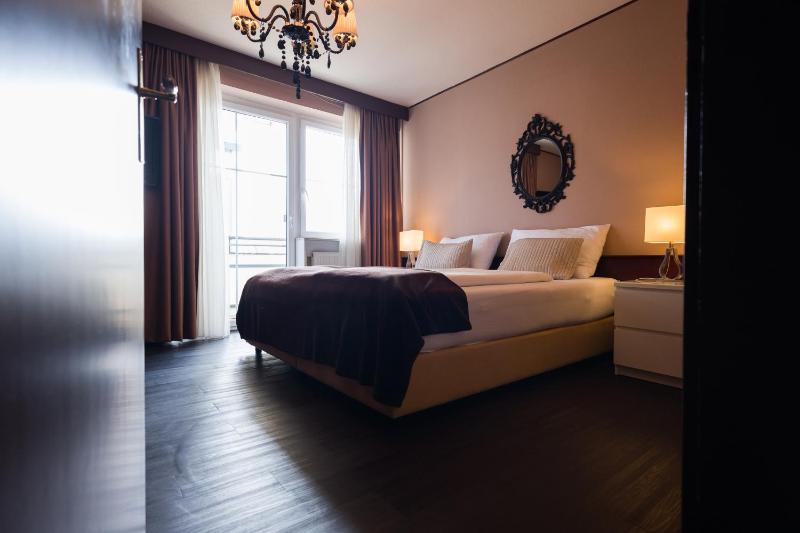 One-Bedroom Apartment image 4