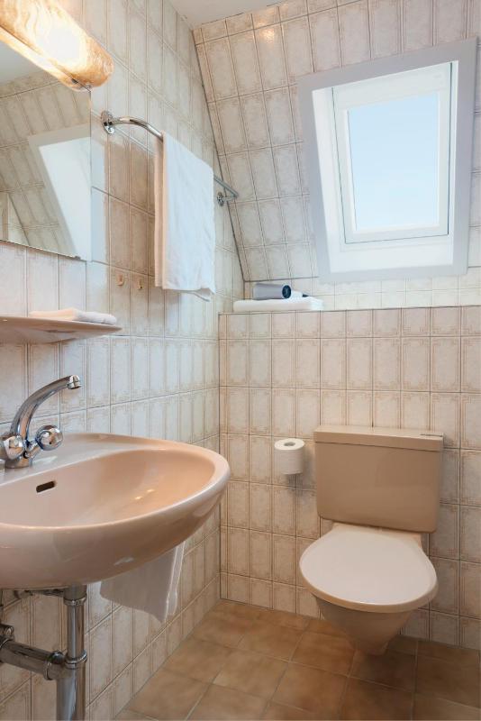 Standard Single Room image 3