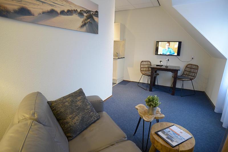 One-Bedroom Apartment image 3