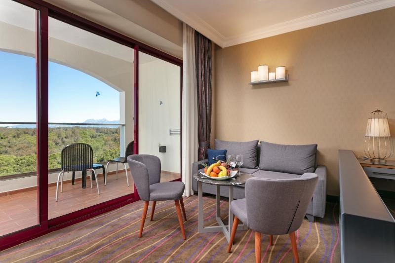  Junior Suite Garden View image 3