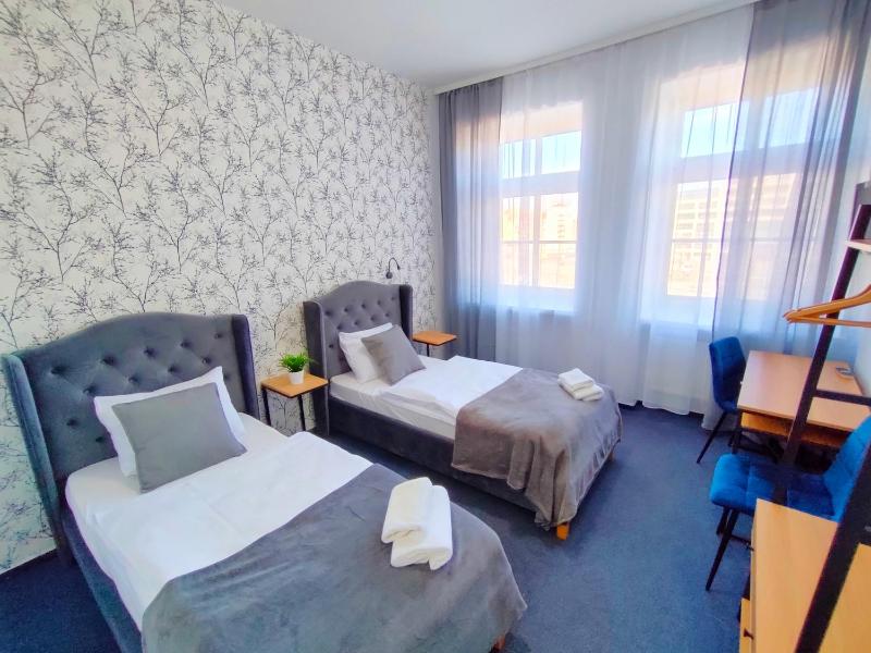 Standard Twin Room image 4