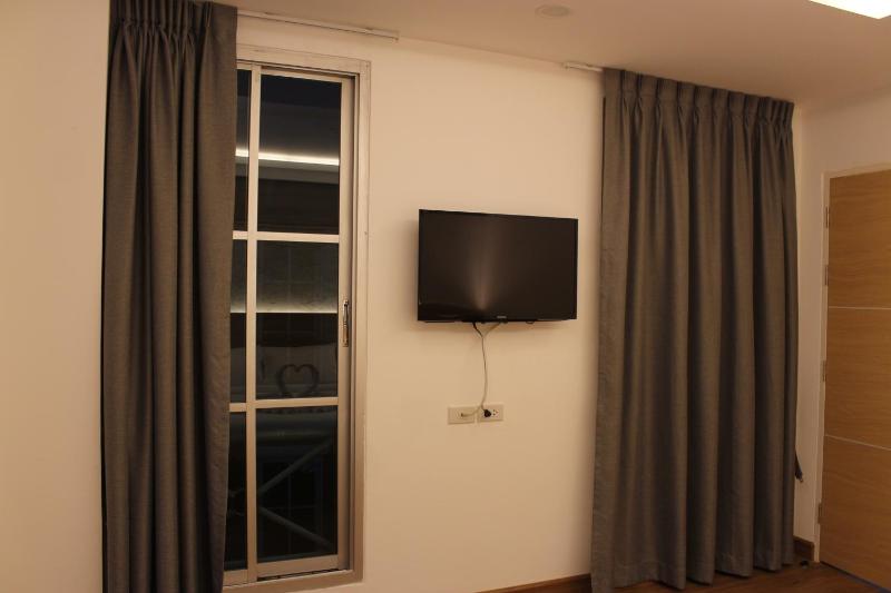 Deluxe King Room image 3