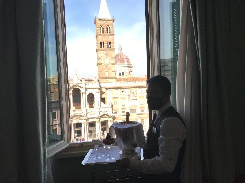 Deluxe Double Room with View image 4